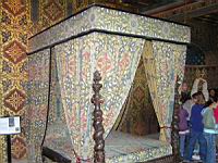 Blois, Chateau, Mobilier, Lit a torcheres, en chene & hetre, fin 16e & 19e